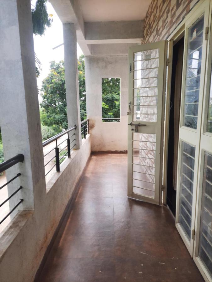 Apartmán Rajlakshmi Niwas Solapur Exteriér fotografie