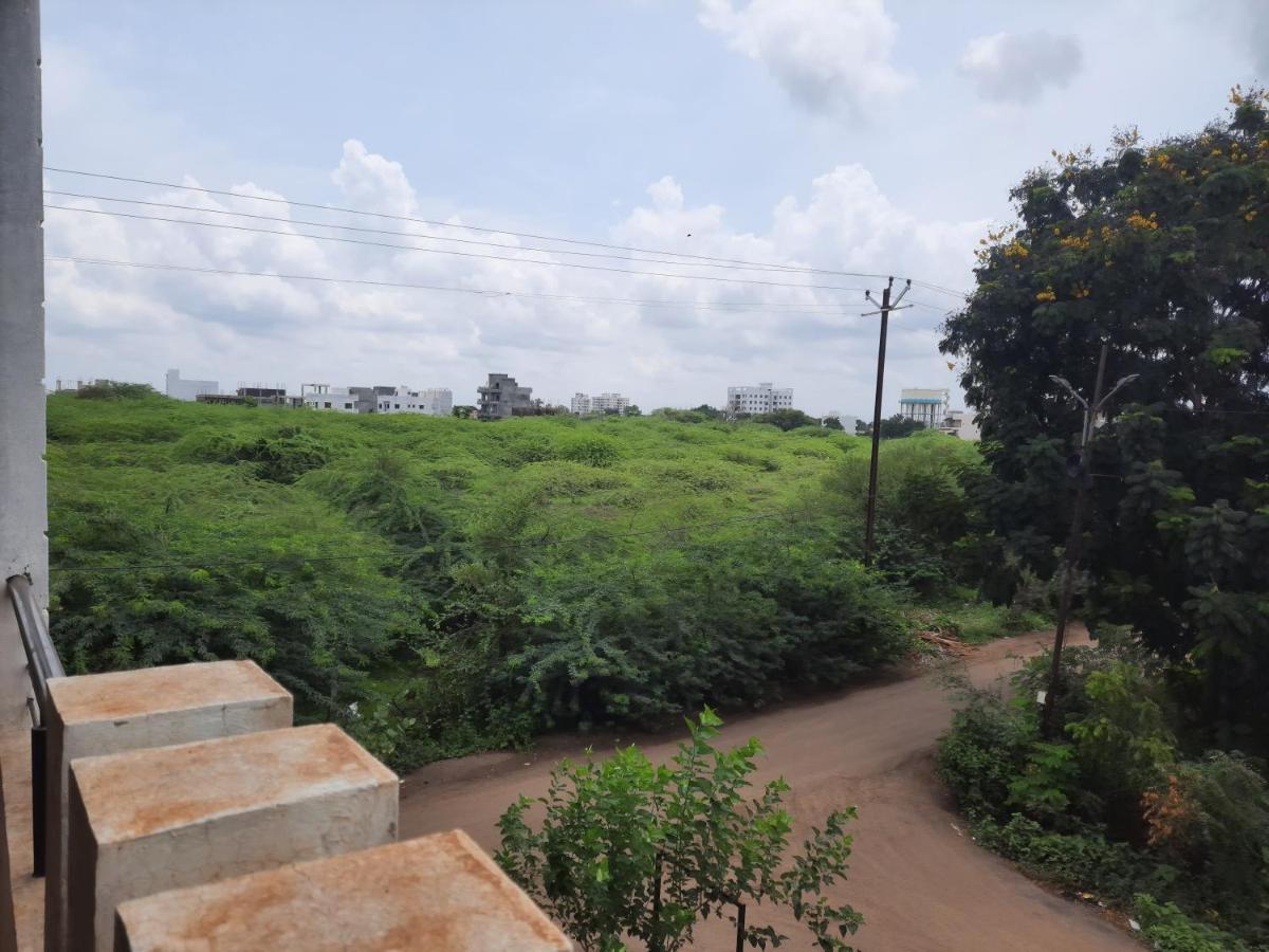 Apartmán Rajlakshmi Niwas Solapur Exteriér fotografie