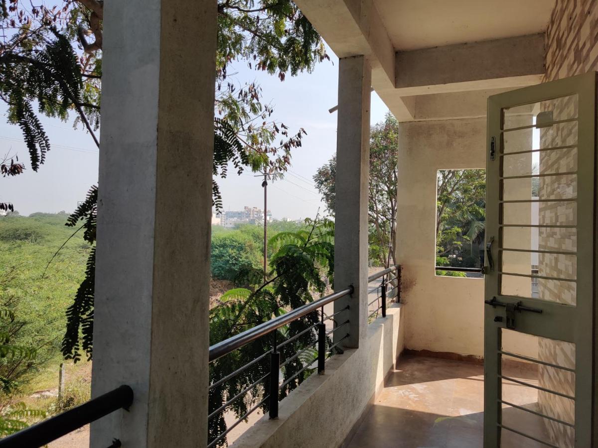 Apartmán Rajlakshmi Niwas Solapur Exteriér fotografie