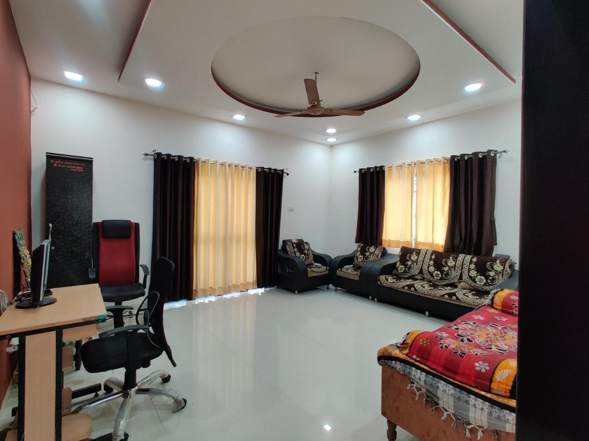 Apartmán Rajlakshmi Niwas Solapur Exteriér fotografie